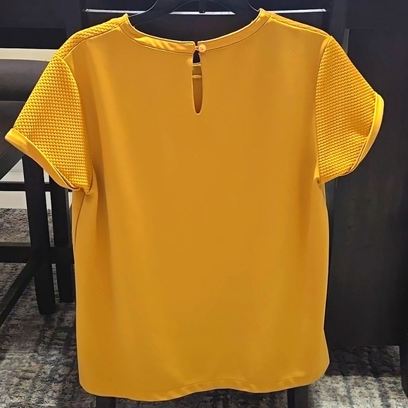 Plains and Prints Gold Yellow Blouse Size  10 - Picture 2 of 4